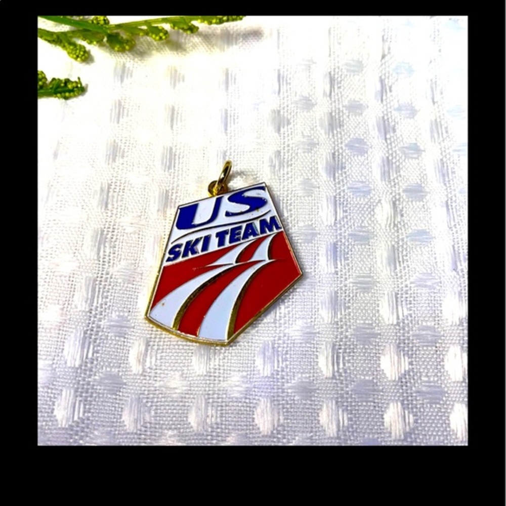 VINTAGE US TEAM gold Keychain Charm Dannon Rare.